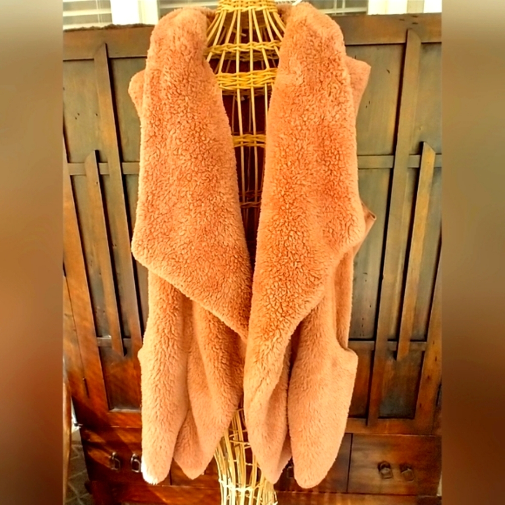 Sherpa Collared Vest NWOT - Picture 3 of 15